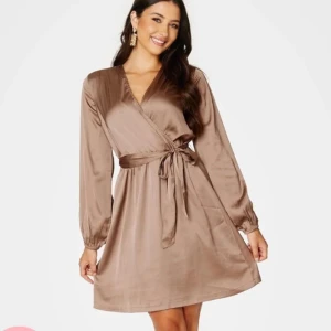 Klänning - Helt ny, oanvänd, bra skick!  Storlek 34.