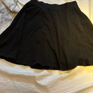 Svart kjol - Bra skick 