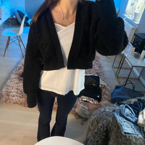 Kofta från monki🖤 - Söt kofta från monki, aldrig använd🥰