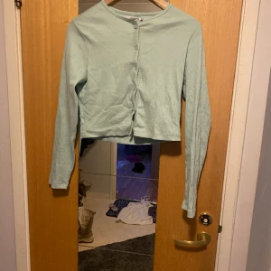Tröja  - Tröja från lager 157, köpt för 100kr. Det är storlek M men inte jätte stor i storlke 