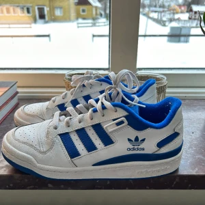 Adidas forum low - Helt ok skick, använda 