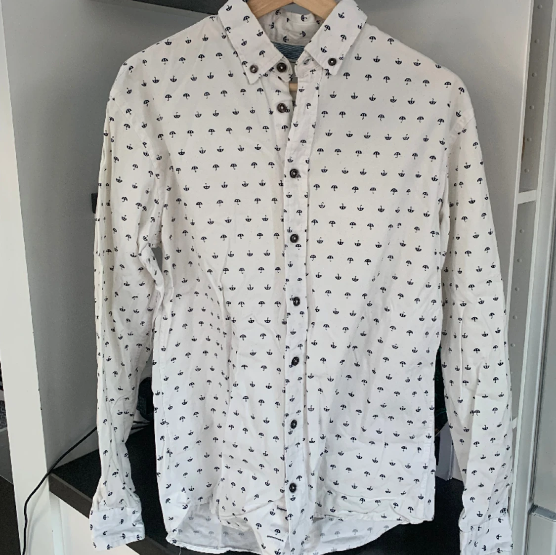 Skjorta med motiv - 90