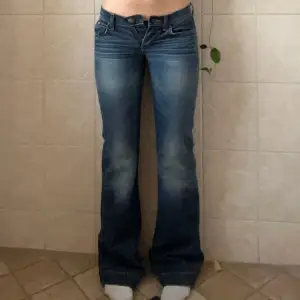 Säljer dessa skit snygga Gas jeans i storlek w 26 L 34, det är tyvärr för små, lappen är fortfarande kvar. 