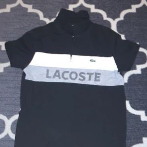 Lacoste piké tröja  - En fint Lacoste tröja bra skick 