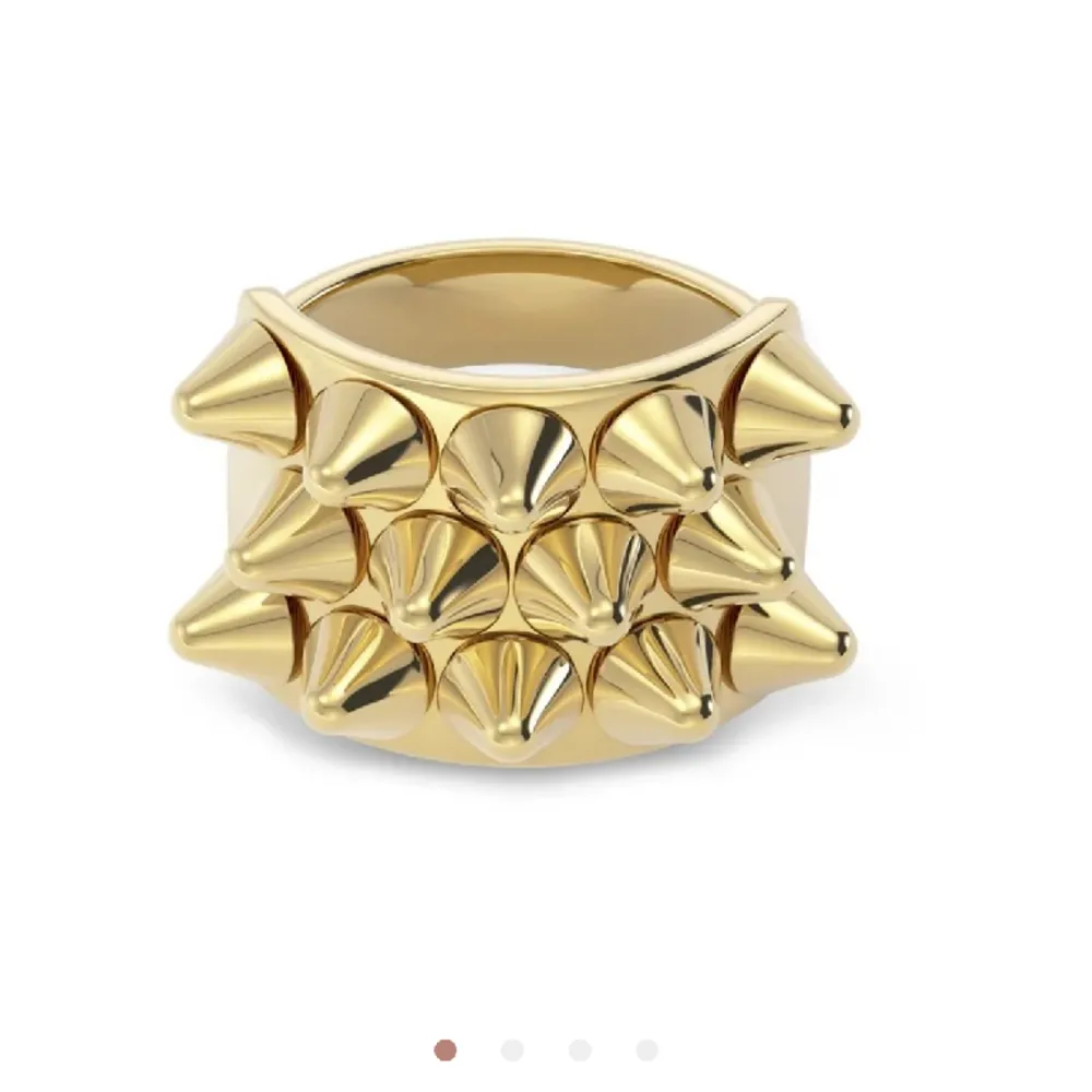 Jag söker efter denna Edblad ring i guld i storlek S/M. Skriv om ni har!. Accessoarer.