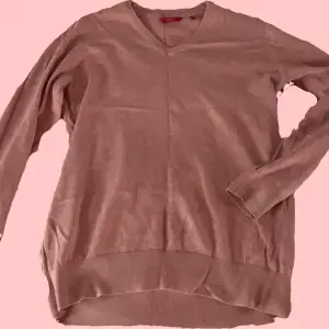 Jätte söt ljus rosa tröja! Passar s/m/ Använt 1 gång🫶🏼 Tryck på köp nu!