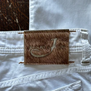 Jacob Cohën chinos  - Jacob Cohën chinos  Size 32 men passar 31 bättre 8/10, inga skador  Retail 4k  178cm, 69 kg på bilden 