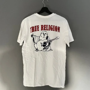 True Religion Tee - Riksfet. Inte mycket mer att säga!