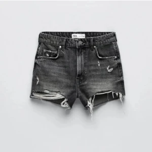 ZARA SHORTS - Säljer dessa slutsålda zara shortsen som är i ett jätte bra skick 💘 dom har inga defekter eller liknande 💘