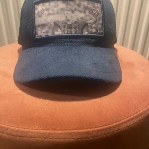 Velvet keps - Den var uppe i 3 timmar finns bara 30 exemplar limited edition 