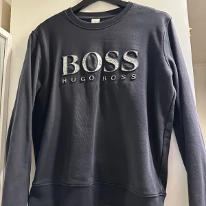 Hugo boss  - Hugo boss tröja för kvinnor, knappt använd. Bra skick, pris går att diskutera 