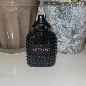 Valentino Born in Roma  - Lite mer än hälften kvar! Har ingen användning av den längre.