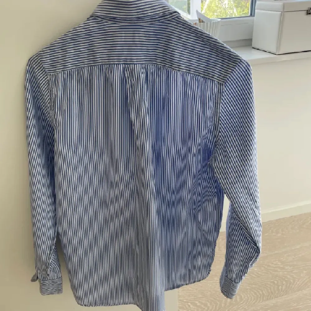 Köpte nyss denna feta raffe skjortan för 200 kr av en grabb, säljer för 600. Strlk 164 finns även att se på sista bilden.. Skjortor.