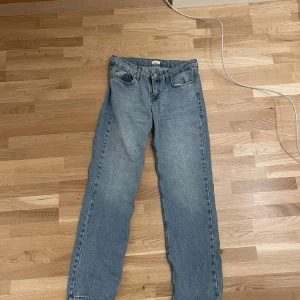Nelly jeans  - äljer helt nya Nelly jeans, låg midjade och raka i modellen, använda 2 gånger! Storlek 36! Nypris 600 