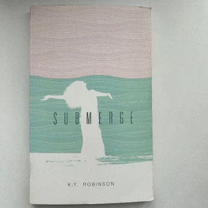 Poesi - Poesi bok på engelska i ganska bra skick💕