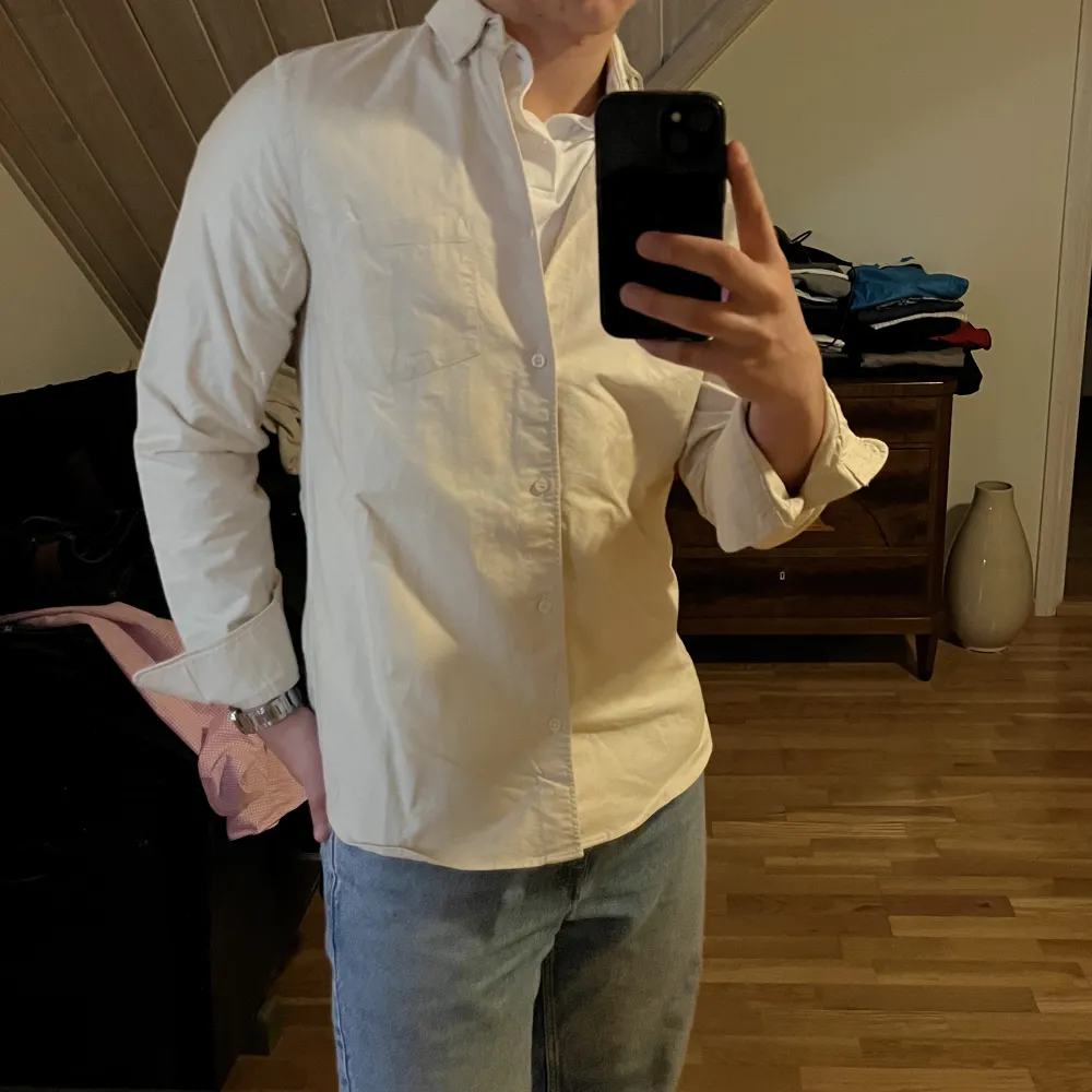 Filippa k overshirt. Beige i storlek M Pris: 350 eller bud nypris ligger på ca 1700 kr. Skriv om ni har frågor!. Skjortor.