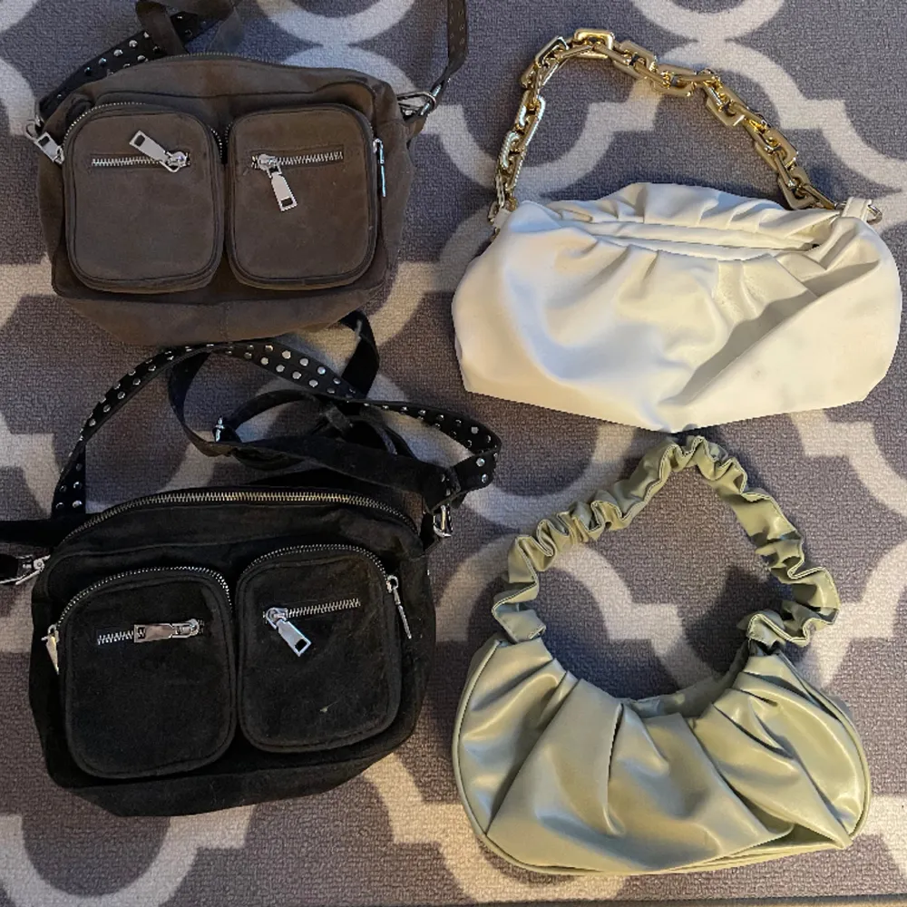 Svart och grå/brun Noella väska- SÅLDA❌❌❌                               Mintgrön väska- 100kr   Vit och guld väska- 50kr . Väskor.