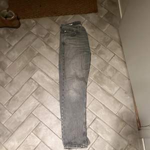 Ett par sköna jeans från Jack and Jones. Storlek 29/32 loose/chris Endast 449