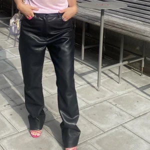 Snygga och långa skinnbyxor från LXA  - Använt få tal gånger 