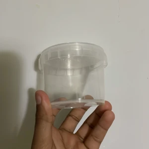 Förvaringsbox - En bra burk. Om du har många saker kan du lägga på den här burken. Var snäll och köp!