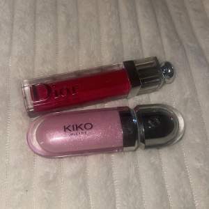 Dior + Kiko läppglans. Säljer båda för 280kr. Båda i nytt o gott skick. Dior för 300kr separat o Kiko för 80kr separat. Kiko färgen 05, Dior vet jag ej vilken färg då den är slutsåld på marknaden 🩷