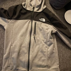 The north face fleece dragkejda - Kom och hämta i svedala, tar endast kontant
