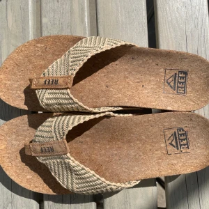 Flip flops - Jätte fina flip flops! Använda en gång köpta i Frankrike. Man får inga skavsår och det finns inget som är sönder!💕🩴