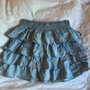 Jeanskjol med volang - Snyggaste jeanskjolen med volanger💗💗