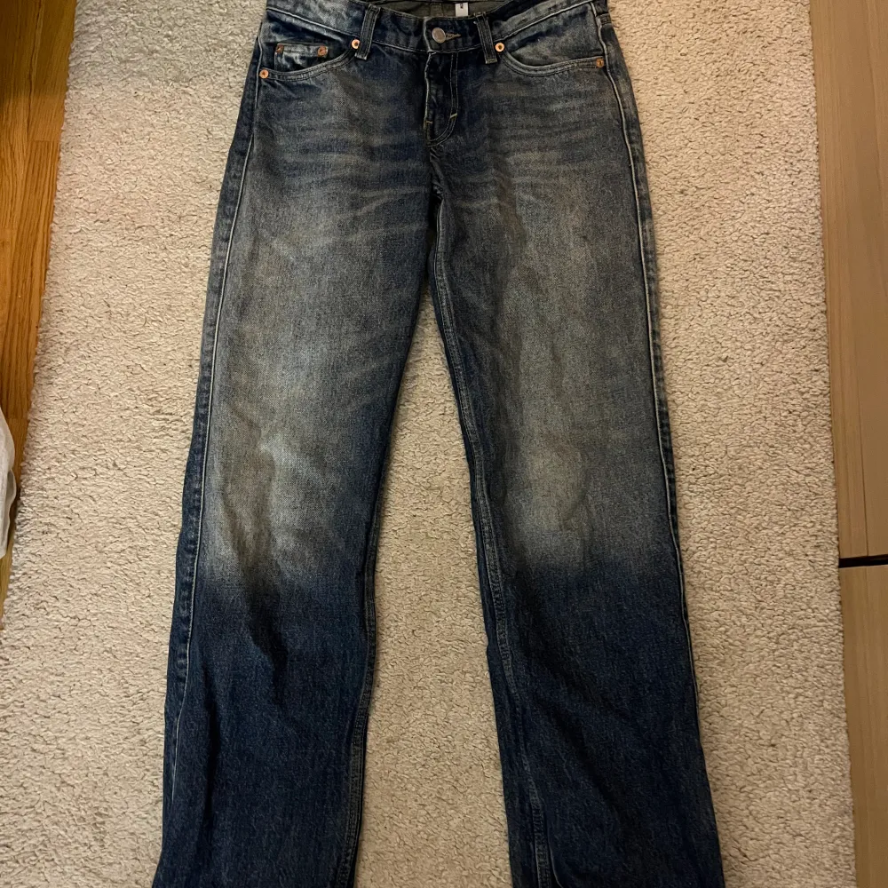 Super balla mörkblå jeans från weekday, säljer då jag inte använder längre!💓. Jeans & Byxor.