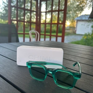 Chimi Eyewear - Chimi 004 Cond 7,5/10, Fint skick Nypris 1350kr, kom gärna med egna bud🤗