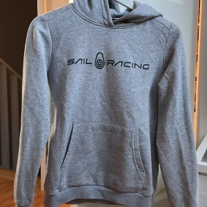 Sailracing Hoodie  - Säljer denna snygga Hoodie dp den inte kommer till någon användning längre, priset kan diskuteras!❤️