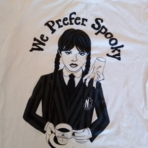 Wednesday T-shirt  - Har aldrig används är i bra skick. Fråga om mer bilder🥰