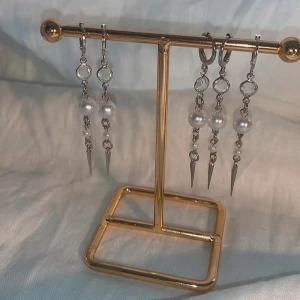 Örhänge - Så snygga örhängen finns även i guld Köp för 99kr/st Eller  185kr/par Modell 098