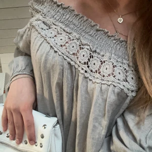 Klänning - Klänning som inte används, färg grå!