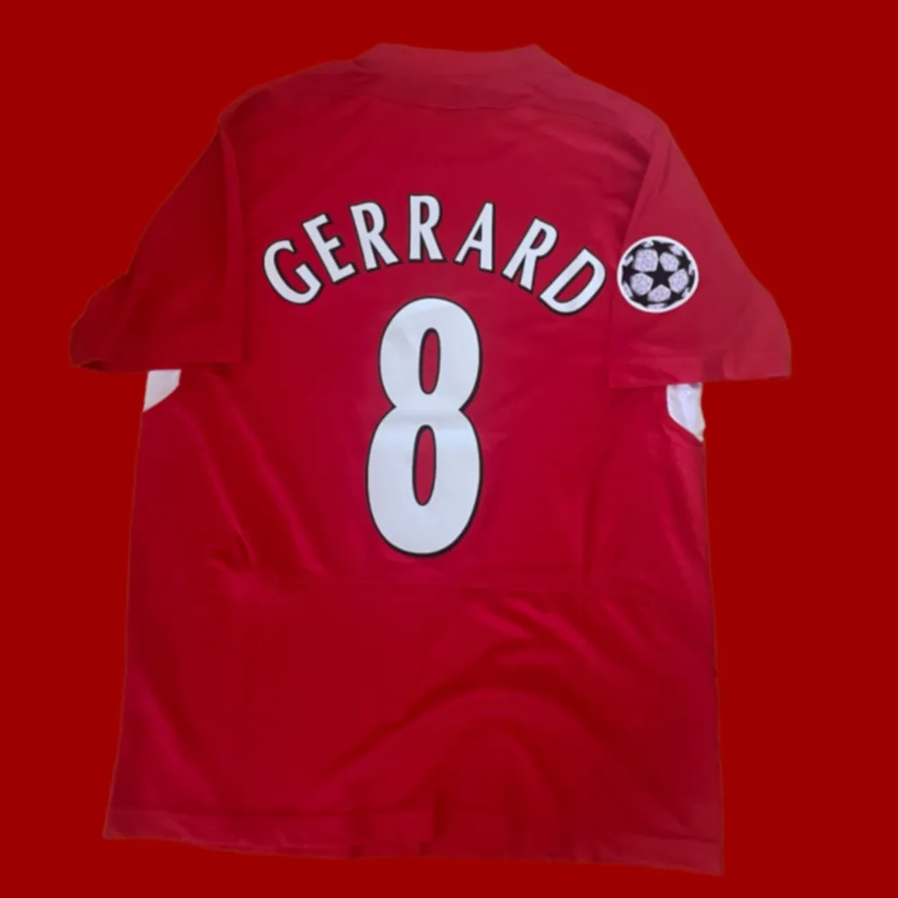 Helt ny tröja med Gerrard på ryggen och cl badge. Sport & träning.