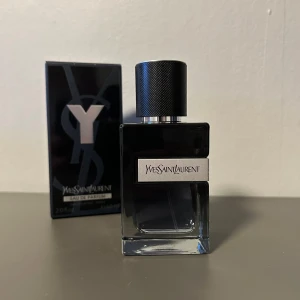 Ysl EDP 60/60ml - Säljer en oanvänd ysl edp. Luktar väldigt bra och perfekt inför sommaren. Köpt på NK för 1250kr och inte använd den sedan dess. Boxen fås självklart med.