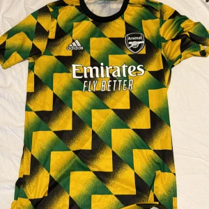 Arsenal träningssät  - Arsenal tröja som inte används för mig att den kom säsongen 22/23