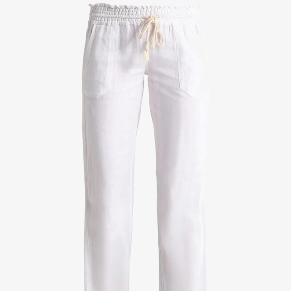 Helt nya oanvända linne byxor fick två par så säljer ett par. Jeans & Byxor.