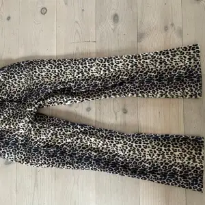 Bootcut leopard jeans som passar perfekt i sommar! Xs-s