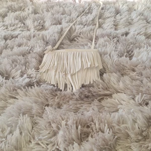 VÄSKA FRÅN H&M!! - Fin väska från H&M, Använd fåtal gånger. Ganska nytt skick!