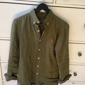 Linne skjorta  - Snygg o luftig skjorta i linne från Polo Ralp Lauren. Inga deffekter