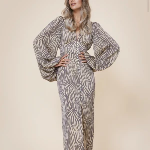 Adoore positano dress - Säljer denna superpopulära klänning från adoore som är helt slutsåld 🤎 Aldrig använd