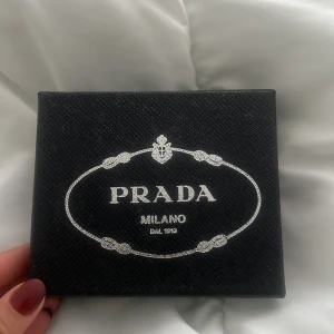 Korthållare  - Jättefin korthållare. Inte äkta dock. Kan diskutera priset vid snabbaffär! 