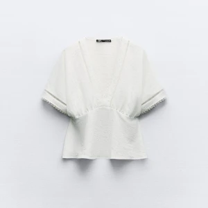 Vit topp - Jättefin vit topp från Zara, använd en gång🥰 