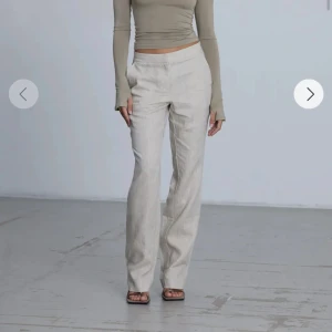 Adsgn linnebyxor - Intressekoll på mina linnebyxor från adsgn! Aldrig använda, storlek 34 och låga i midjan. Skriv för fler bilder 