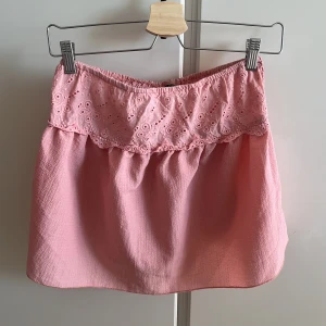 Tubetop  - Jättesöt och somrig rosa tubetop☺️🌸 köpt förra året men aldrig använd