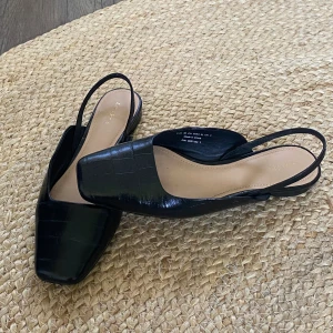 Halv ballerina från &other stories - Superfina ”halv ballerina” som inte kommer till användning. Nyskick. Nypris 800kr