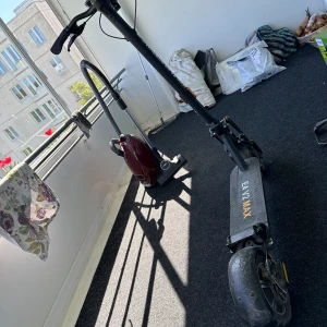 El sprakcykel  - Använd i 5 månader original pris 14000 Nurvarande pris 9000 Åker i 60km/h räckvidd 120 kg  Riktigt bra el skoter funkar lite som offroad