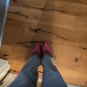 Klackar - Snygga rosa klackar med snörning från zara. Aldrig använda. Slutsålda.