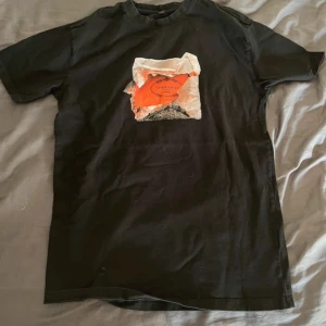 T-shirt  - Skön T-shirt som knappt är använd